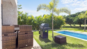 Deluxe-Apartment, 2 Schlafzimmer, Blick auf den Golfplatz | Pool