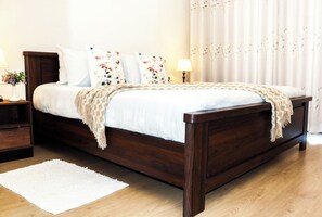 1 slaapkamer, een strijkplank/strijkijzer, internet, beddengoed