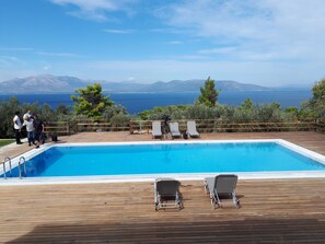 Outdoor pool - Villa Kalamos/Sea View & Pool nearby Athens (Kalamos)