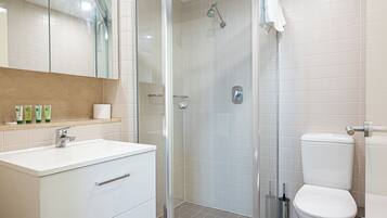 Superior Apartment, Ocean View | Bathroom