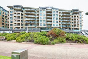 Exterior - Beachfront Serenity Glenelg (Glenelg)