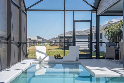 Whispering Palm Breeze Cottage at Eastport - 3/2 w/ PRIVATE POOL in The Village of Moultrie Creek