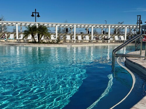 Whispering Palm Breeze Cottage at Eastport - 3/2 w/ PRIVATE POOL in The Village of Moultrie Creek