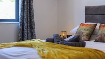 4 bedrooms, iron/ironing board, travel cot, free WiFi