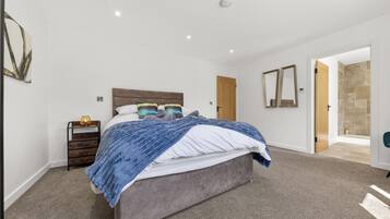 4 bedrooms, iron/ironing board, travel cot, free WiFi
