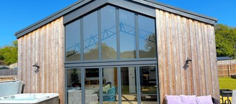 Two Duck Barn - A spacious, high quality barn conversion in a great location