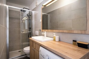 Apartment | Bathroom - Adriatic Above Apartment by DuHomes (Dubrovnik)