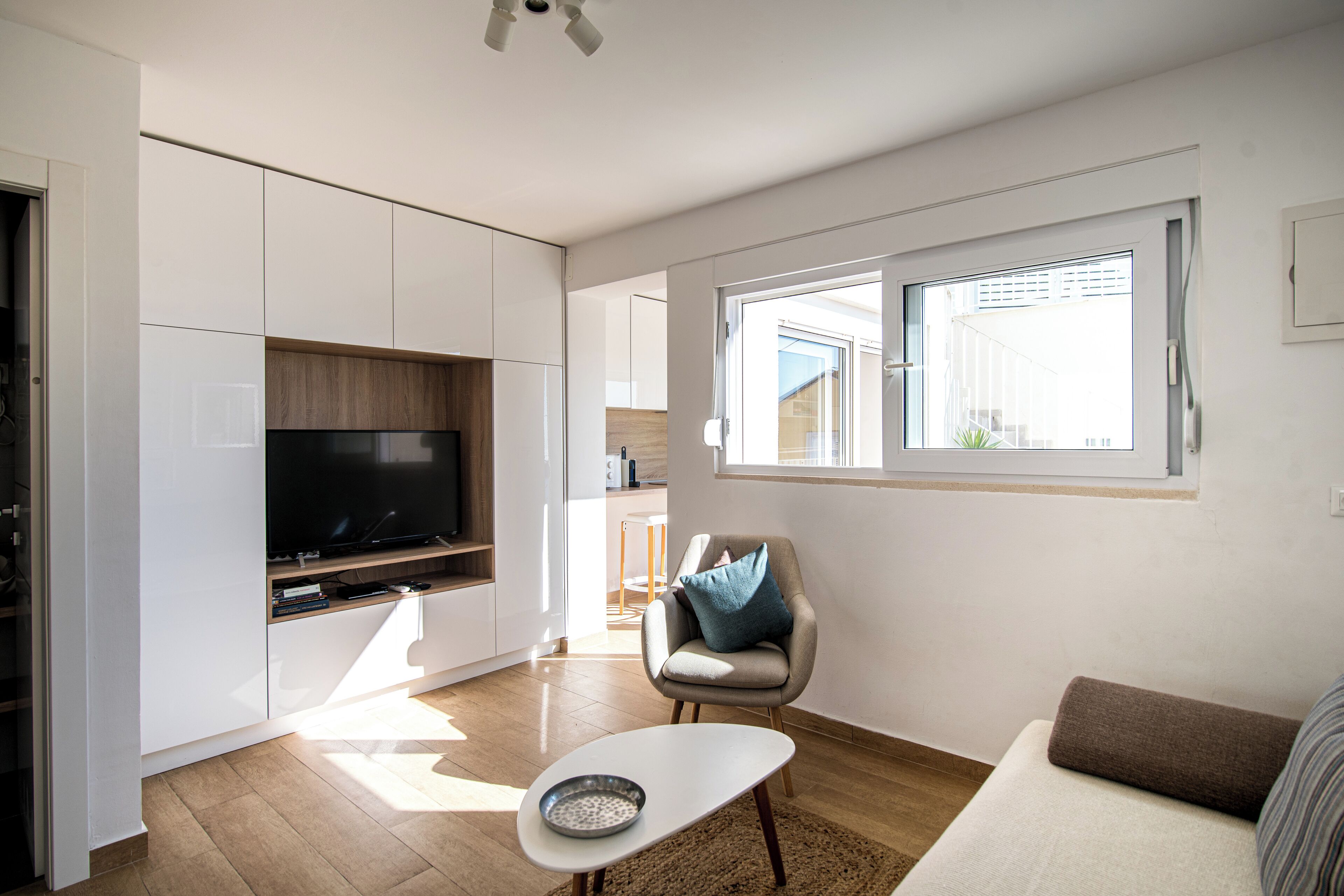 Departamento | Área de sala de estar | Smart TV de 80 cm con canales por cable 