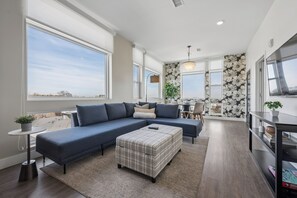 Smart TV, books - Top Floor w/ Garage | 1BR Corner Loft | LoHi Denver | Dog-Friendly (Denver)