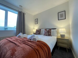 4 Schlafzimmer, Schreibtisch, Bügeleisen/Bügelbrett, WLAN