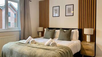 4 bedrooms, desk, iron/ironing board, WiFi