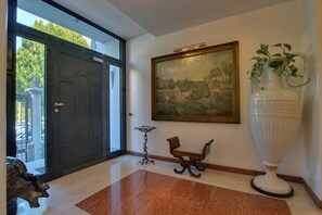 Interior - GuestHost - Modern 40m2 apartment, perfect for 4 people, located on the second floor of a building with lift.The accommodation is located in the Bocconi/Tibaldi district, a vibrant and strategic area, defined by the prestigious presence of the Bocconi Un (Milan)