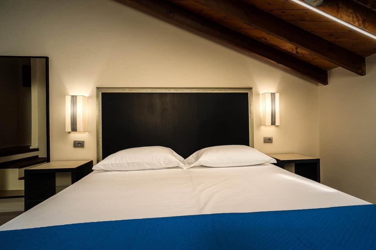 Ai Cannoni N.1 | Premium bedding, minibar, desk, bed sheets