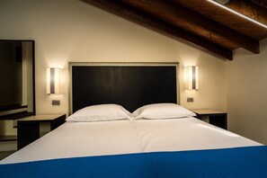 Premium bedding, minibar, desk, bed sheets - Viscuso house (Aci Castello)