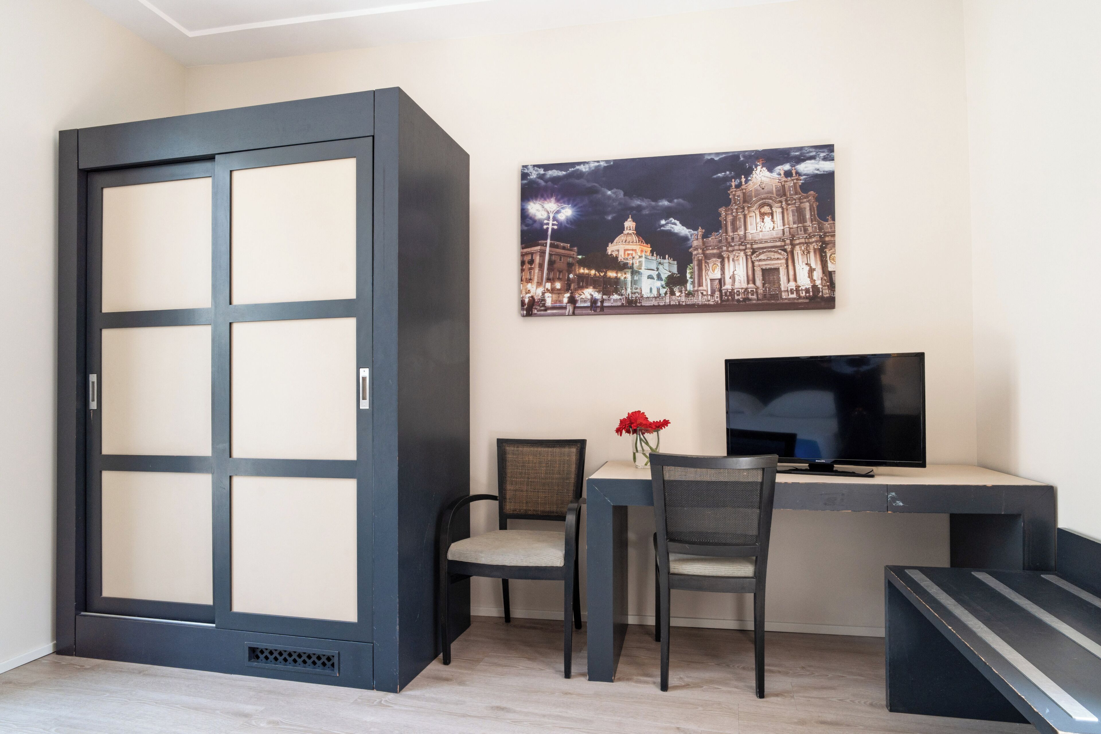 Residenza Comfort, vista cortile, sul cortile | Biancheria da letto di alta qualità, minibar, una scrivania, lenzuola
