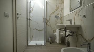 Maison mitoyenne Confort, salle de bains privée, vue cour intérieure | Salle de bain