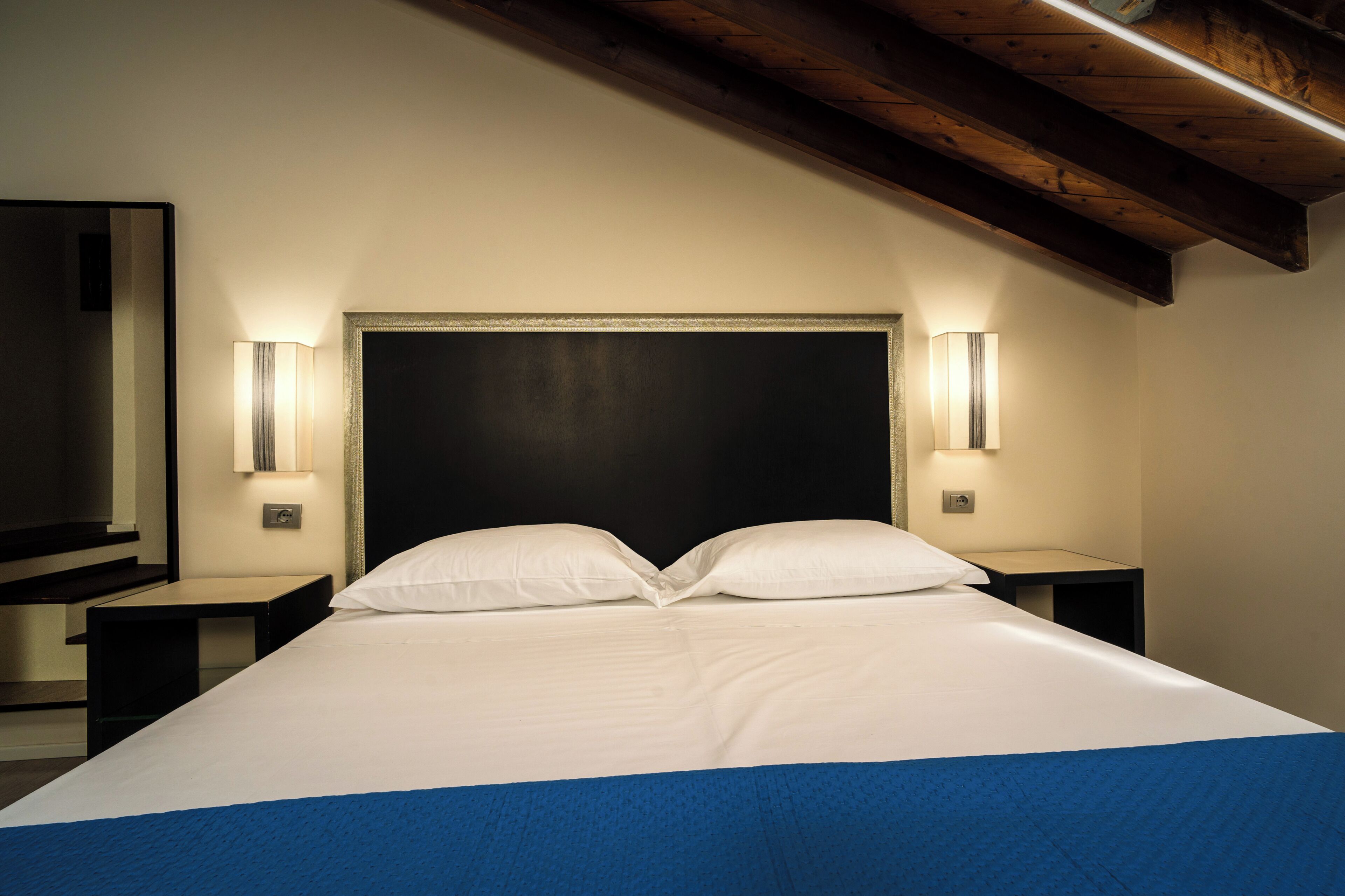Biancheria da letto di alta qualità, minibar, una scrivania, lenzuola