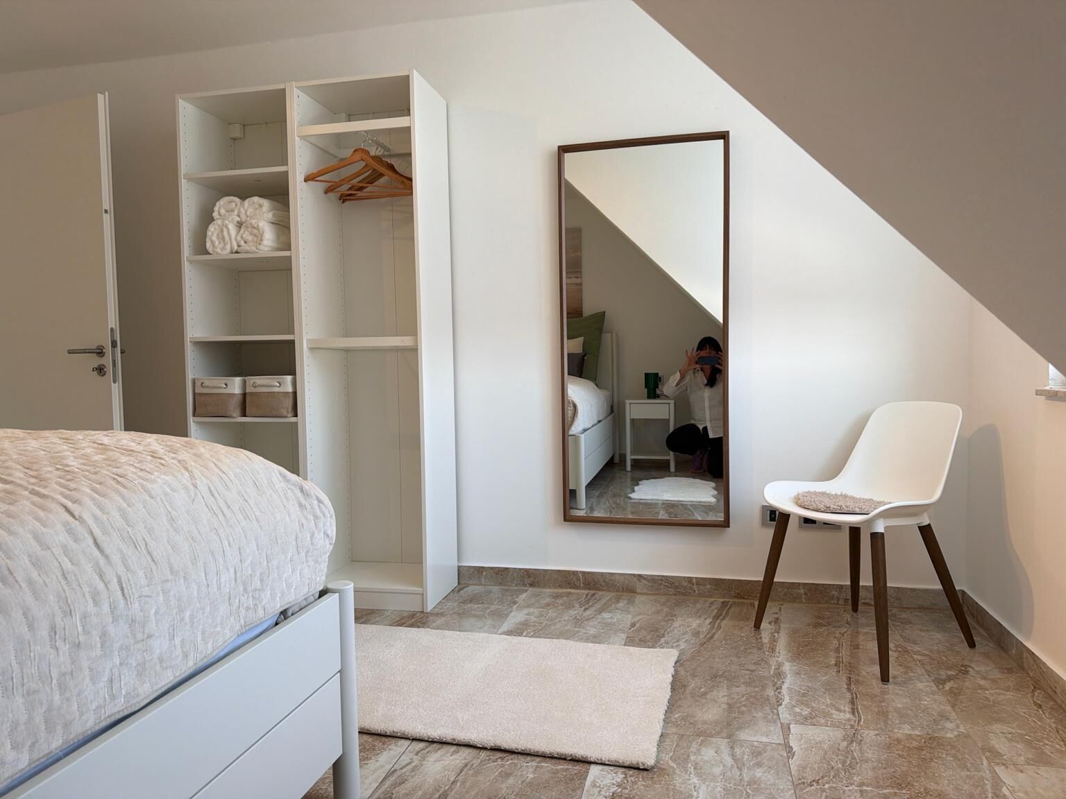 3 habitaciones, tabla de planchar con plancha, wifi y ropa de cama 
