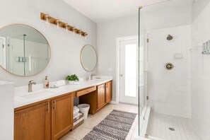 House, Multiple Beds, Pool Access (Disney Days & Sunshine Stays) | Bathroom - Theme Park Days & Sunshine Stays (Kissimmee)