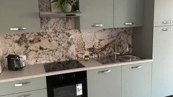 Geladeira, fogão, cooktop, lava-louças