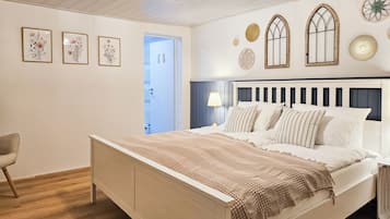 4 habitaciones, tabla de planchar con plancha y cuna de viaje
