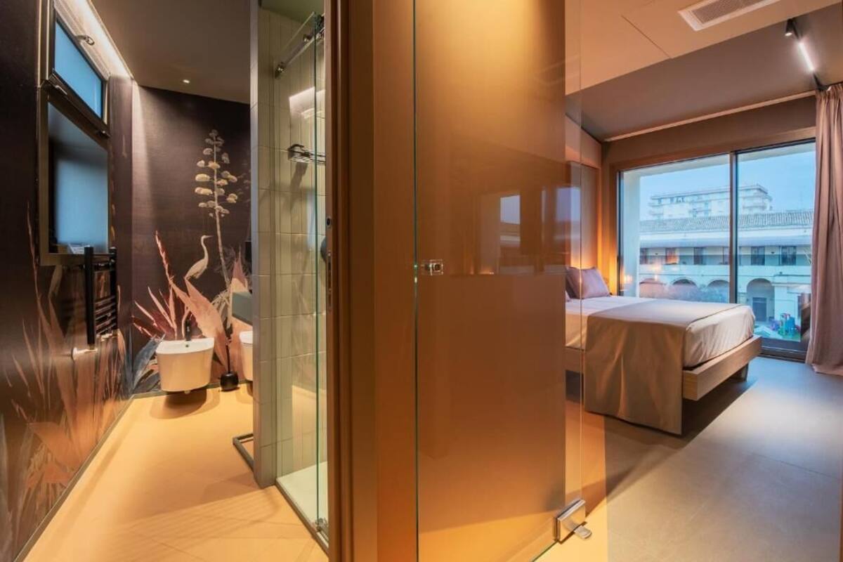 Doppia superior , balcone , vista città | 客房內保險箱、隔音、免費無線上網