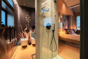 Doppia superior , balcone , vista città | Phòng tắm