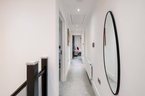 Interior - Stunning 5 Bedroom, 3 Bathroom Home in Windsor (Windsor)