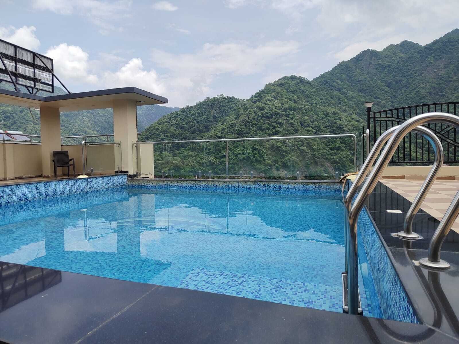 Hồ bơi ngoài trời 
