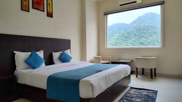 Premium Room | Minibar, desk, iron/ironing board, free WiFi