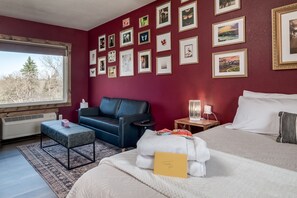 1 bedroom, iron/ironing board, WiFi, bed sheets - Girls’ Getaway | Free Parking | Simple Comfort (Prescott)