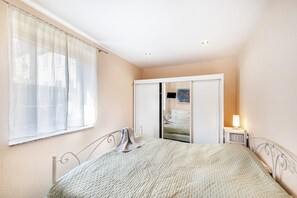 1 bedroom, WiFi, bed sheets - Bungalow 'Fewo Möwe' with Wi-Fi (Malchow)