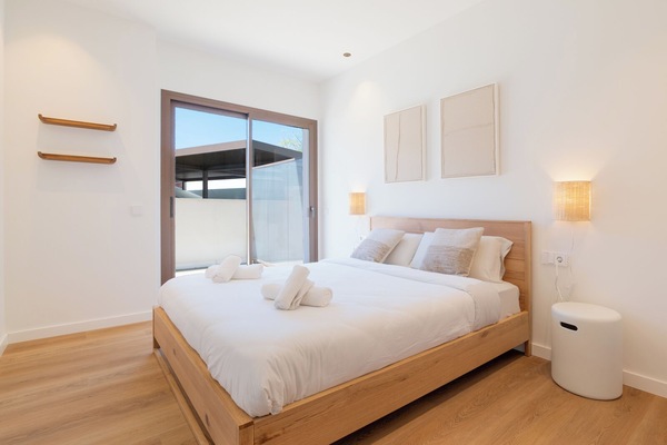 Premium-Apartment, 2 Schlafzimmer, Poolblick | Kostenloses WLAN, Bettwäsche