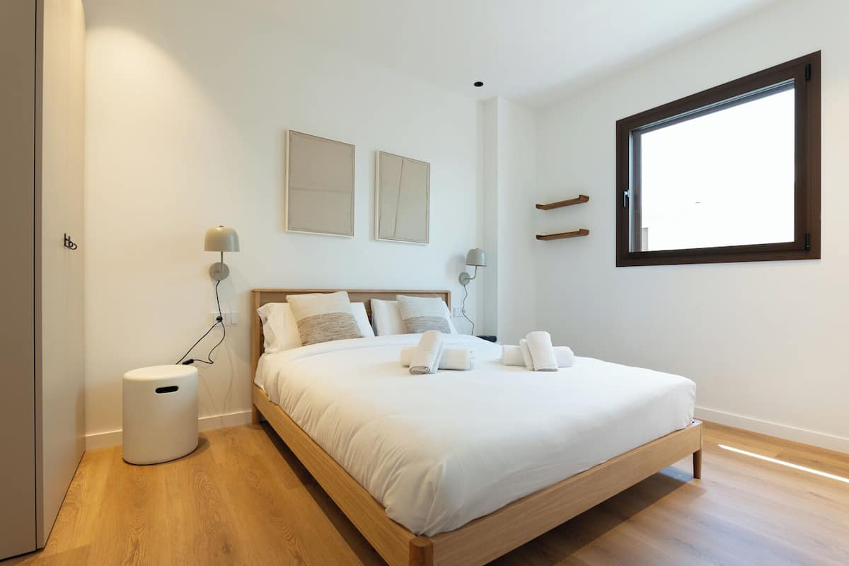 Signature Apartment, 1 Queen Bed with Sofa bed, City View | Free WiFi, bed sheets