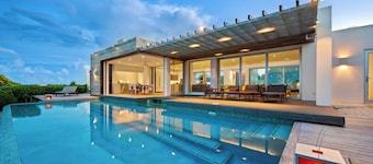 Skyline Villas - Estate (up to 40 Guests)