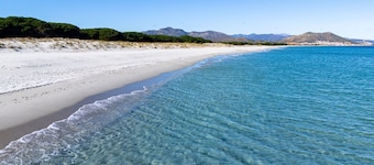 La Caletta Central-holiday by the sea