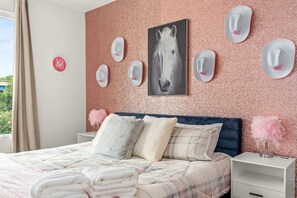 4 bedrooms, iron/ironing board, free WiFi, bed sheets - Girls Glam Getaway | Mins from Broadway (Nashville)