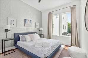 Room - Girls Glam Getaway | Mins from Broadway (Nashville)