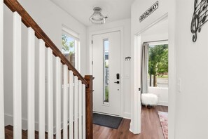 Interior - Girls Glam Getaway | Mins from Broadway (Nashville)