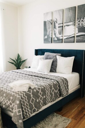 5 bedrooms, iron/ironing board, free WiFi, bed sheets - Stunning Nashville Airbnb | Near Airport (Nashville)