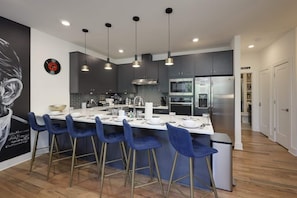 Fridge, microwave, oven, stovetop - Stunning Nashville Airbnb | Near Airport (Nashville)