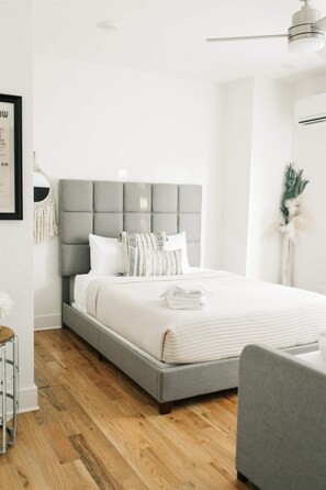 5 bedrooms, iron/ironing board, free WiFi, bed sheets