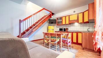 Apartment, 2 Schlafzimmer, Terrasse, Gartenblick | Wohnzimmer