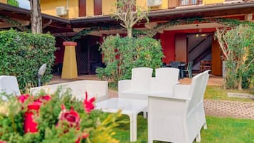 Apartment, 2 Schlafzimmer, Terrasse, Gartenblick | Terrasse/Patio