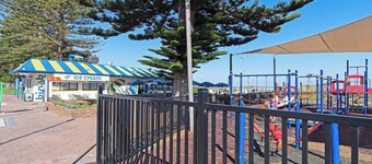 Largs Oasis - Beach and Jetty views