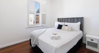 Largs Oasis - Beach and Jetty views