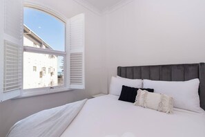 Comfort Apartment | Iron/ironing board, free WiFi - Largs Oasis - Beach and Jetty views (Largs Bay)