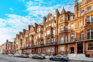 House - Charming Chelsea Studio With Victorian Elegance (London)