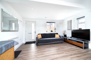 1 bedroom, Internet - Modern Apartment in Enfield With Comfort (Enfield)