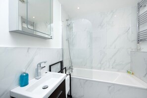 House | 3 bedrooms, Internet - Chic 3-bedroom Apartment in Soho (London)